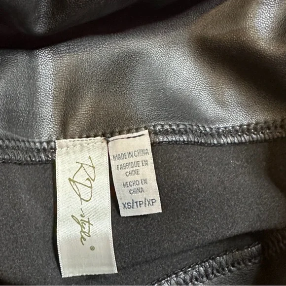 EUC RD Style Faux Leather Slip On Mini Skirt. Size XS 👠👠👠👠👠👠👠👠👠👠👠👠👠 - Picture 9 of 9
